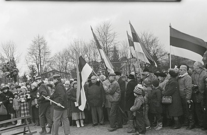 Mälestuskivi avamine Ausambamäel Rakveres, RM Fn 1543:54, Virumaa Muuseumid SA, http://www.muis.ee/museaalview/2086442. 