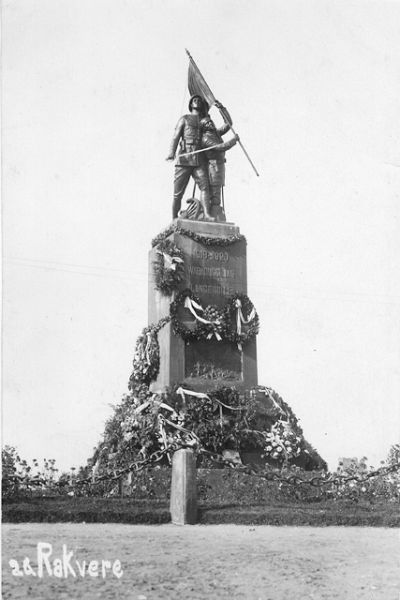 Monument arvatavasti peale avamist. ERM Fk 2813:381, Eesti Rahva Muuseum, http://www.muis.ee/portaal/museaalview/545748.