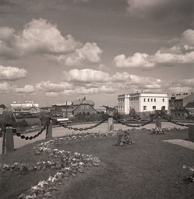 Rakvere, vaade Vabadussõja monumendi lähistelt. Fotograaf C. Sarapi Rakvere vaated 1930. aastatest. TLM Fn 9786:33, Tallinna Linnamuuseum, http://www.muis.ee/museaalView/2842798.