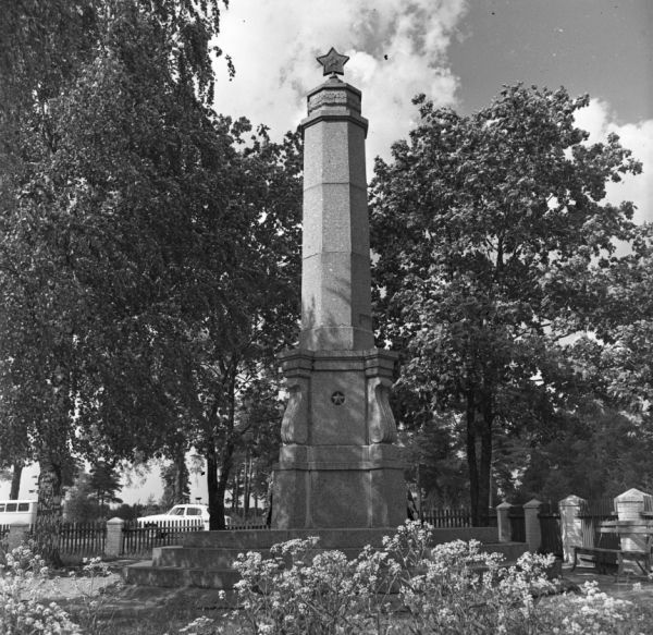 Kingissepa vennashaud, Venemaa. Foto. Eesti Ajaloomuuseum ????