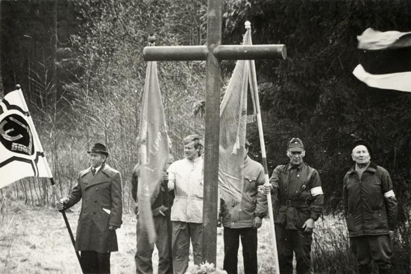 Porkuni mälestusristi taasavamine, ERM Fk 2909:685, Eesti Rahva Muuseum, http://www.muis.ee/museaalview/894490