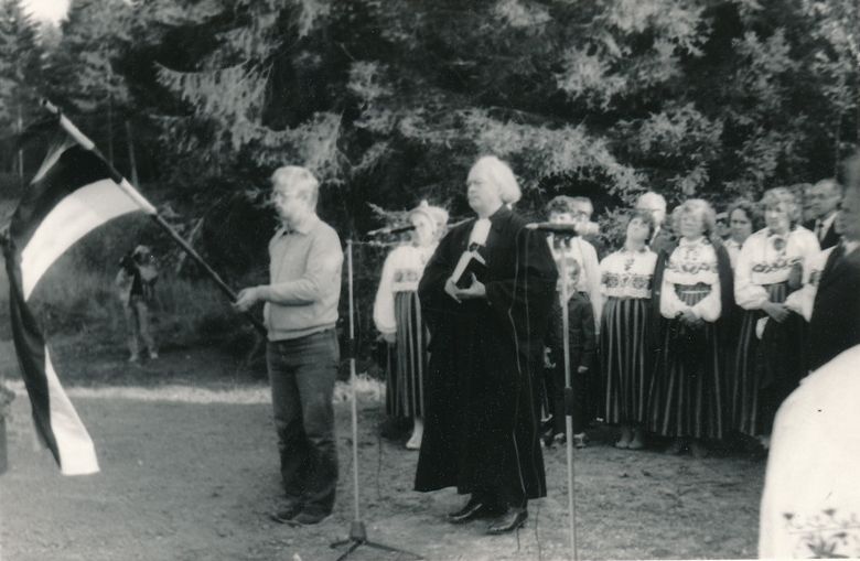 Porkuni lahingupaigas mälestusristide avamine. Foto: Ülo Tähiste, RM F 1468:18, Virumaa Muuseumid SA, http://www.muis.ee/museaalview/962136