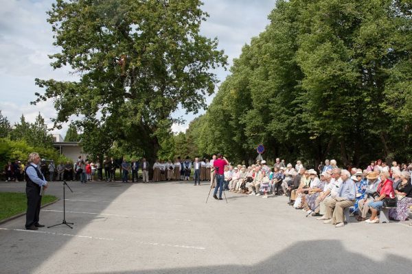 Avamisürituse fotode autorid: Ain Paloson ja Erik Lööper. Kõneleb MTÜ Jäneda Muuseumi juhataja Georgi Särekanno. 