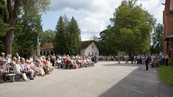 Avamisürituse fotode autorid: Ain Paloson ja Erik Lööper. Kõneleb MTÜ Jäneda Muuseumi juhataja Georgi Särekanno. 