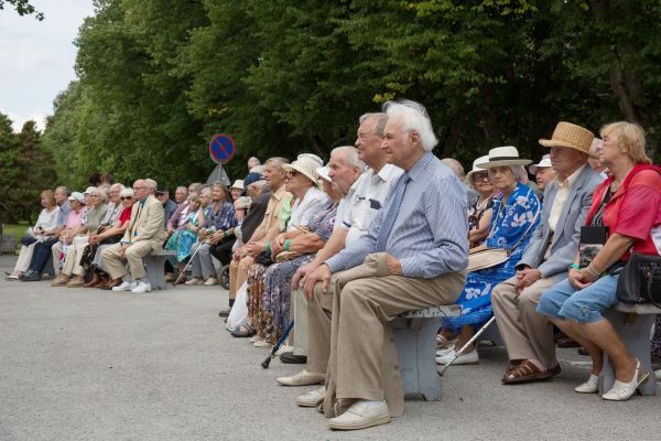 Avamisürituse fotode autorid: Ain Paloson ja Erik Lööper. Kõneleb Georgi Särekanno. Pealtvaatajad. 