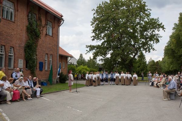 Avamisürituse fotode autorid: Ain Paloson ja Erik Lööper. Kõneleb Georgi Särekanno. Esineb ...