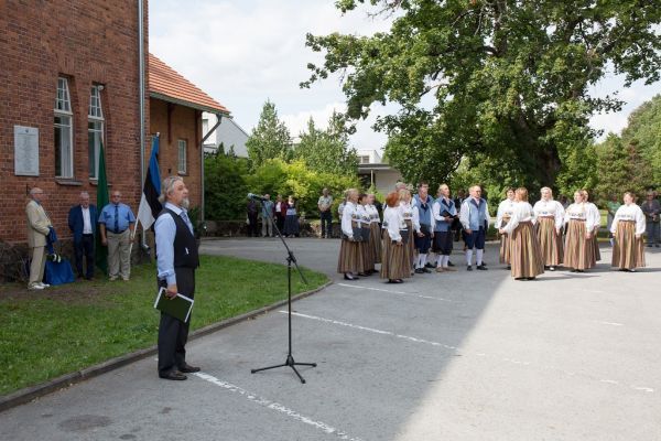 Avamisürituse fotode autorid: Ain Paloson ja Erik Lööper. Kõneleb MTÜ Jäneda Muuseumi juhataja Georgi Särekanno. 