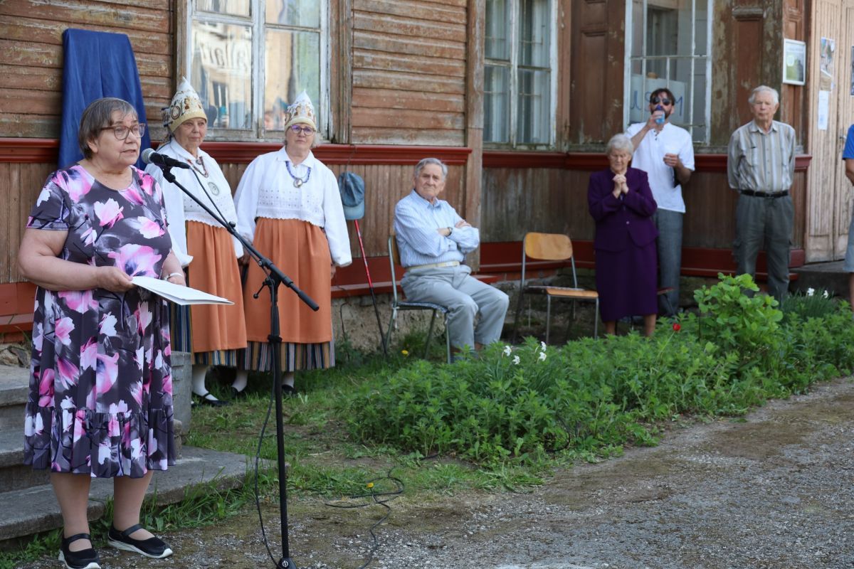 Foto: Tiit Uus. Kõneleb Tamsalu Valla Muuseumisõprade Seltsi juhataja Maie Nõmmik. 