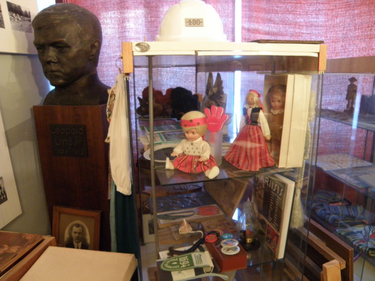 Büst kooli muuseumis. Foto: aasta, autor?